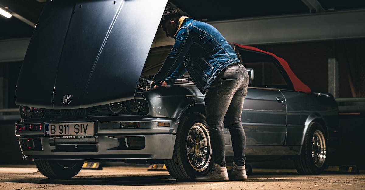 découvrez nos services de préparation pour youngtimers, alliant performance et respect de l'authenticité pour sublimer votre voiture classique.