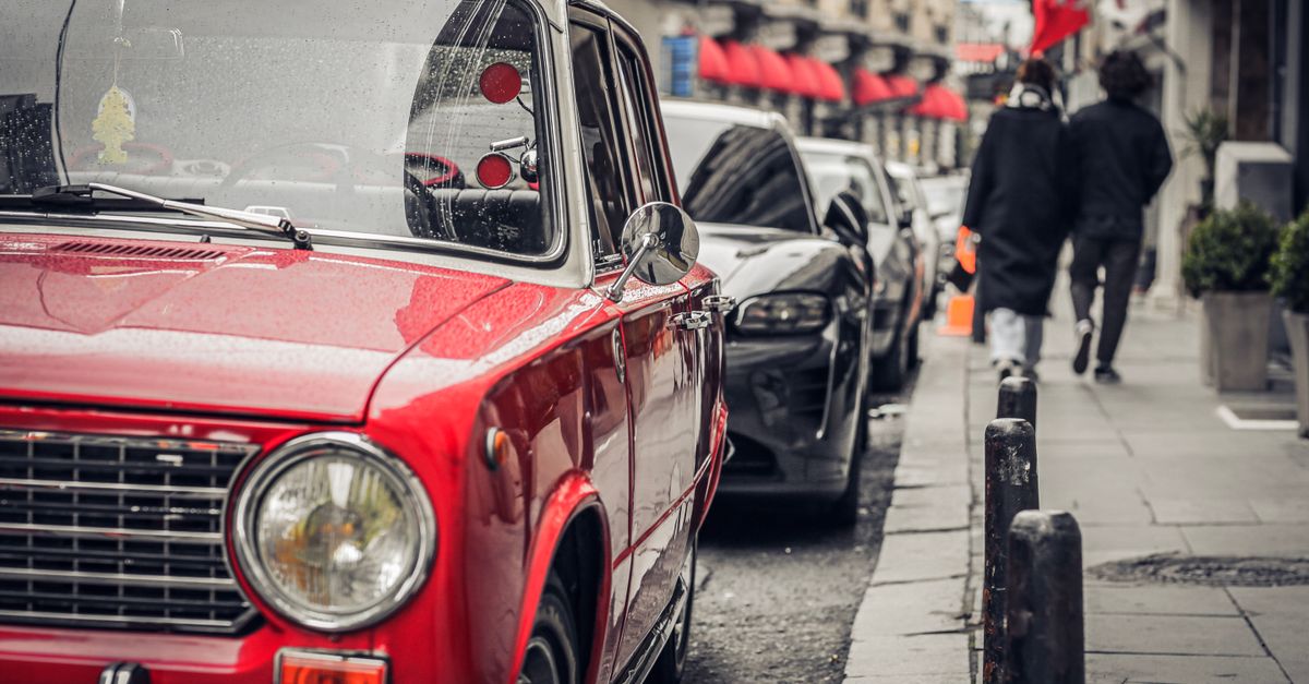 découvrez l'univers des voitures classiques, un voyage passionnant à travers l'histoire automobile avec des modèles emblématiques et restaurations d'exception.
